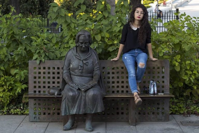 «Me gusta pensar que no hay límites en la poesía». Entrevista a Rosa Berbel