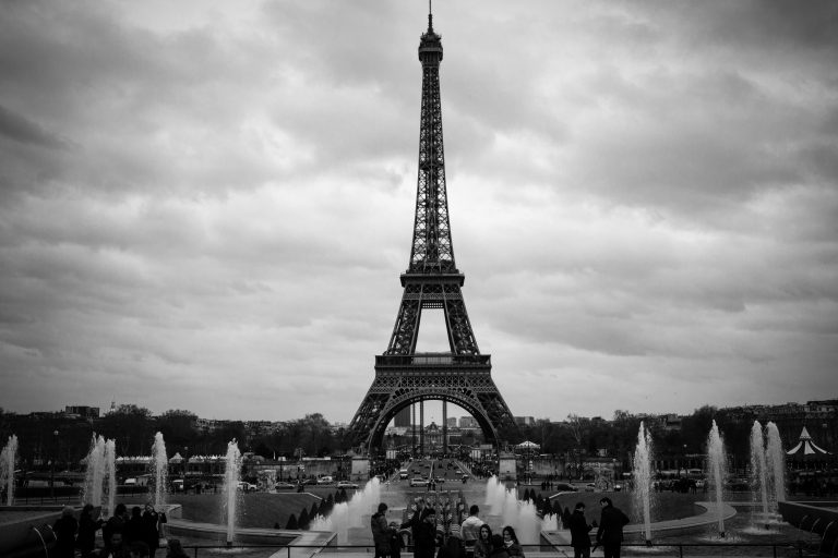 La síntesis más actual. «Petit Paris», de Justo Navarro