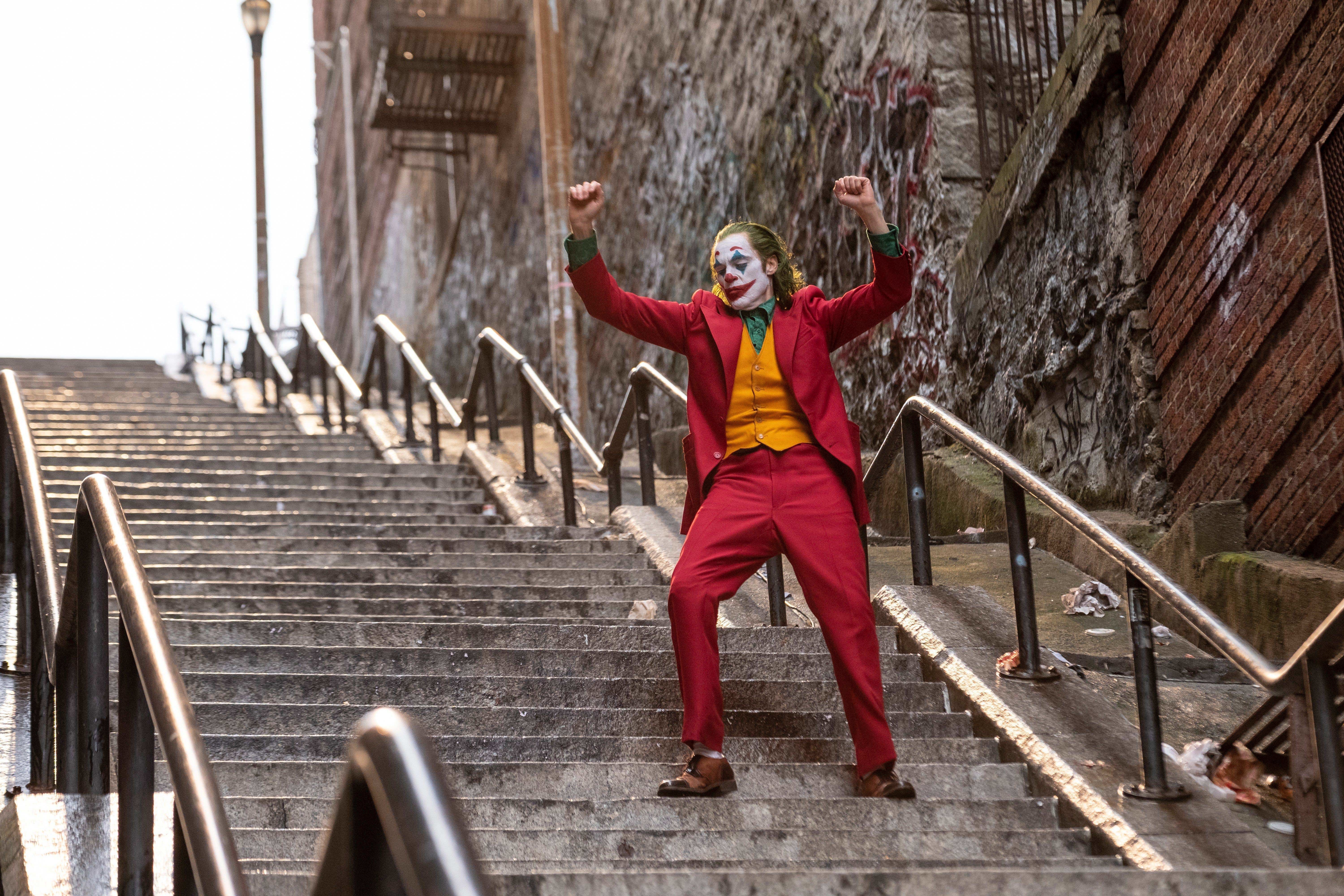 Wallpapersden.com joaquin phoenix as joker dancing 6000x4000