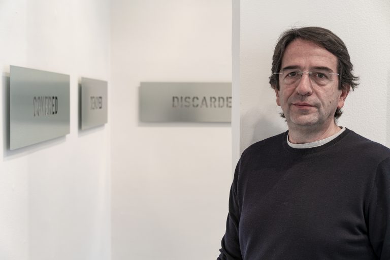 La lengua en la cadena de montaje. «Palabras vacías», de Ignasi Aballí