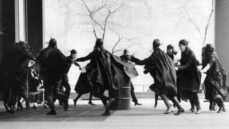 Su loca alegría de corro de brujas. “Las Alegres”, de Ginés Sánchez