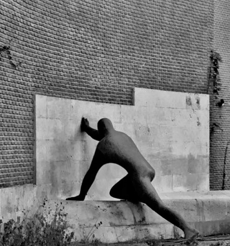 Siempre detrás de un muro