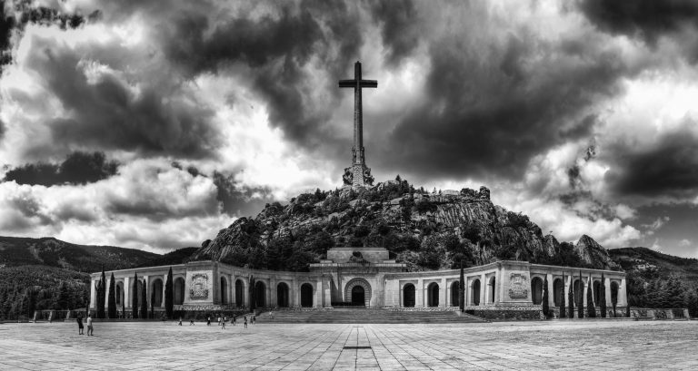 Notas para un estudio del totalitarismo noir español