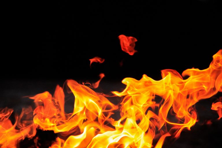 Secretos en llamas. “El camino del fuego”, de María Oruña