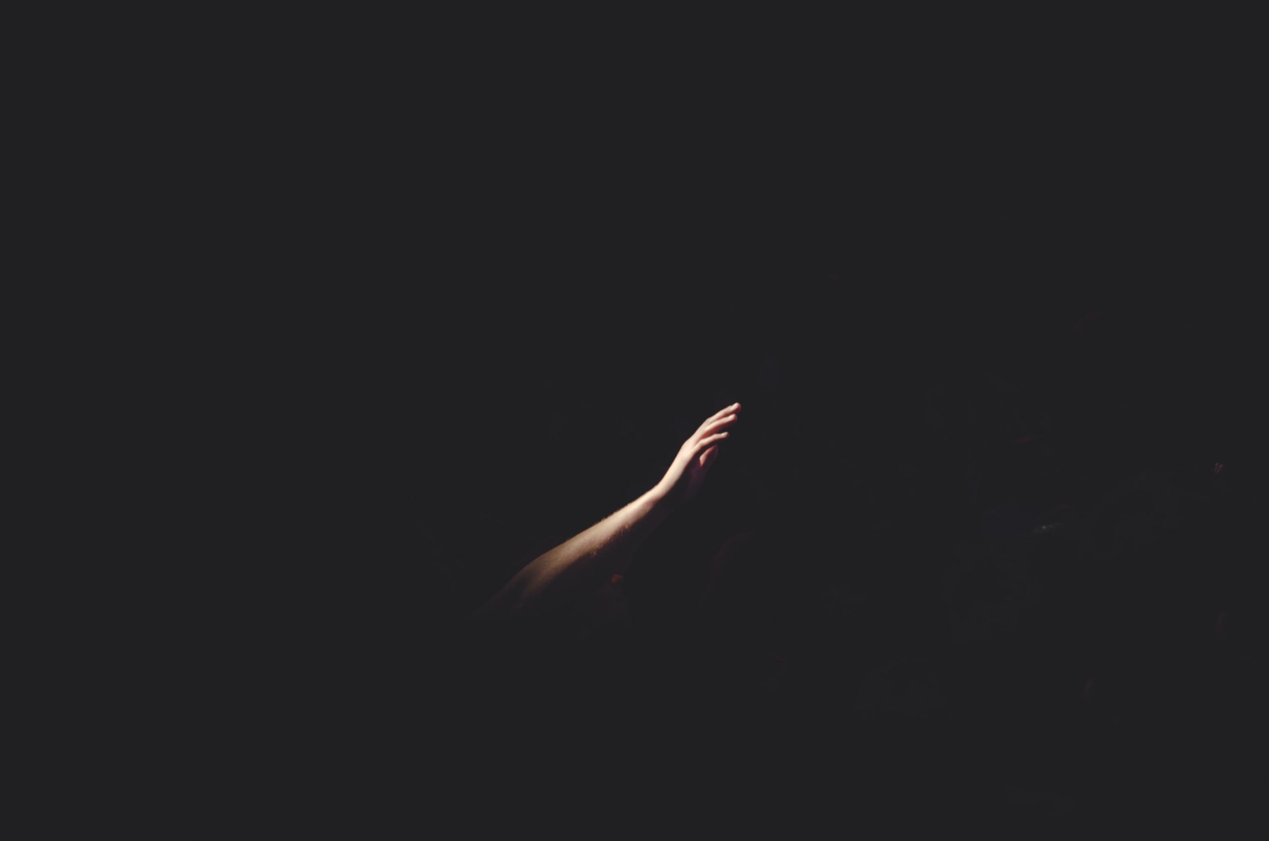 Fondo Ustedes brillan en lo oscuro