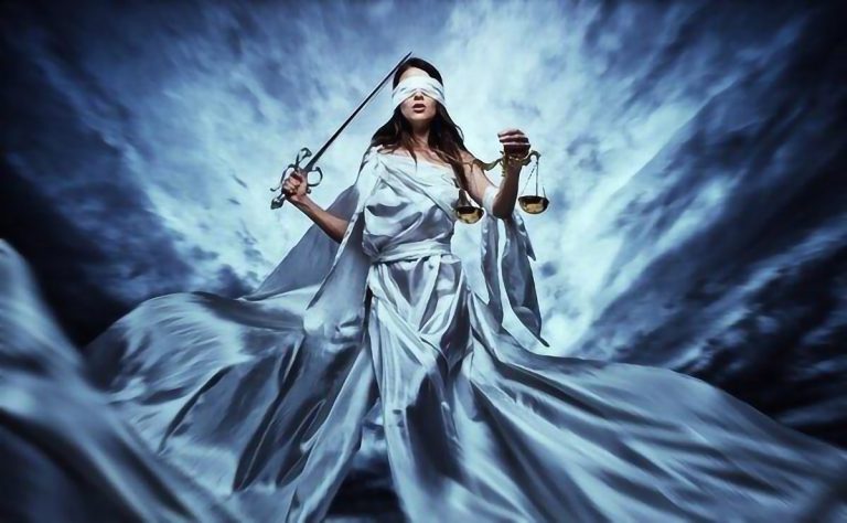 La Hermosa Mujer de la Justicia