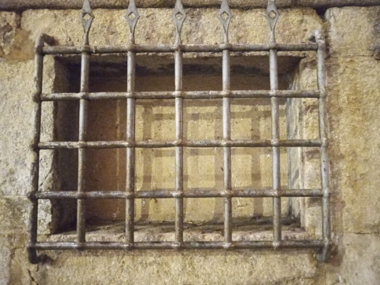 Simplificar la historia para no comprenderla. “Castillos de fuego”, de Ignacio Martínez de Pisón