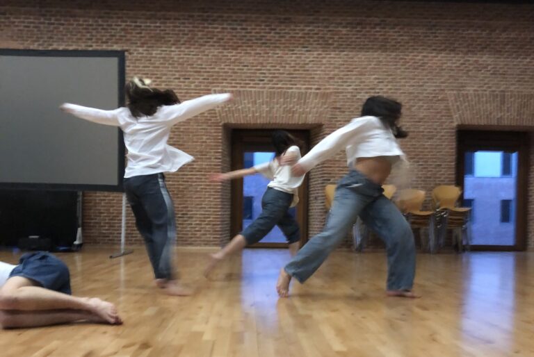 Cuerpos en movimiento. “Cuerpo de Baile”